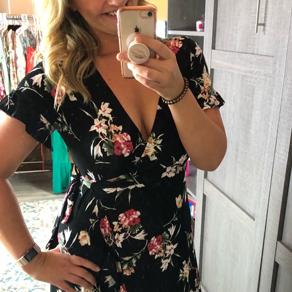 ❤️❗️Last 1! M Stunning black floral wrap dress - Picture 4 of 4